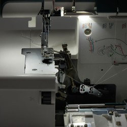 PFAFF® admire™ 3000 Overlock Machine