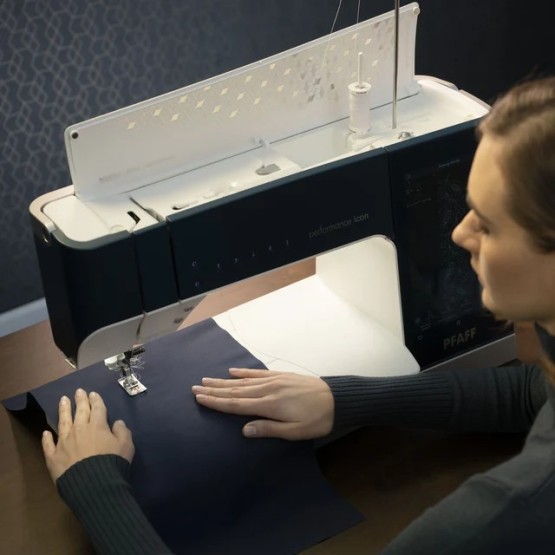 PFAFF® performance icon™ Sewing Machine