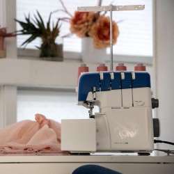 HUSQVARNA® VIKING® AMBER™ Air S | 400 Overlock Machine